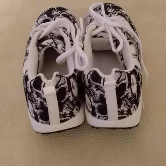 Shoes. - Picture 5 of 6